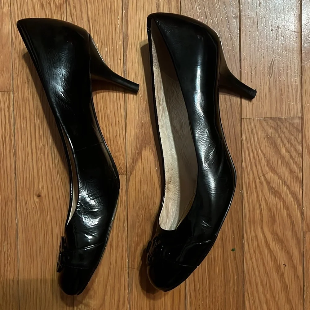 Michael Kor Black Logo Shoes 2.5 inch heel rounded toe - Picture 6 of 15